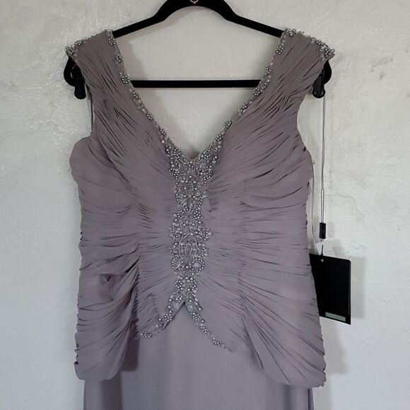 VM Collection Platinum Beaded Gown Size 12 - Picture 1 of 16